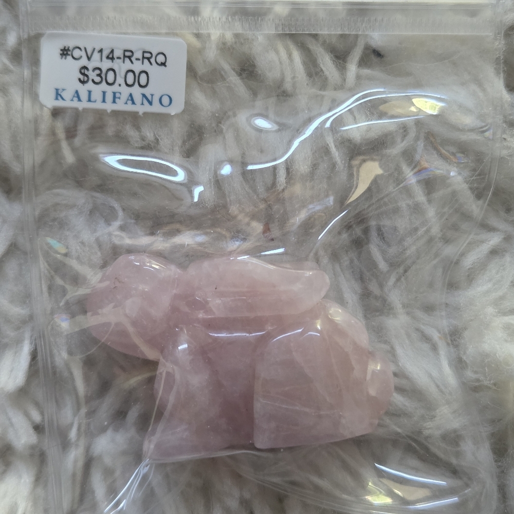 Rose Quartz Rabbit Figurine - Picture 2 of 3